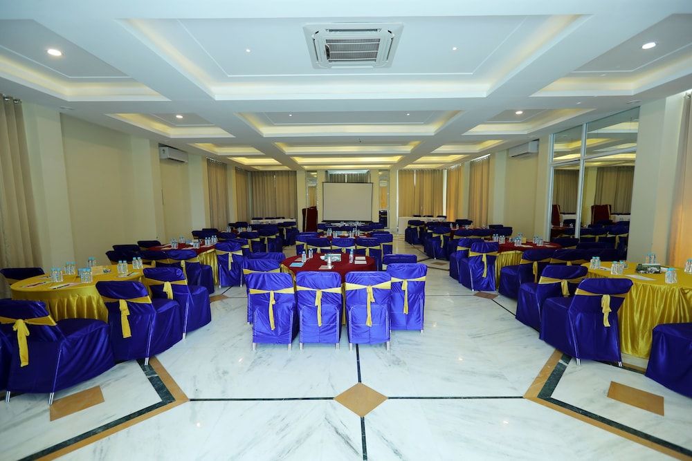 undefined The Everest Hill Resort 8