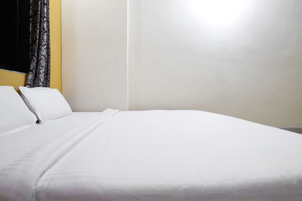 SPOT ON 49840 Hotel Kamal Darshan Room 11