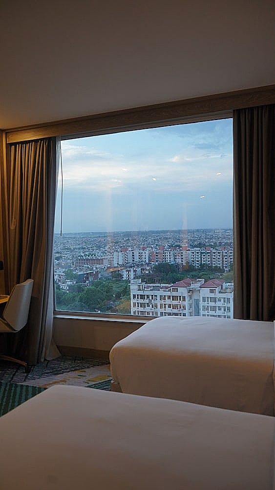 2 Single Beds Standard Highway View Non Smoking