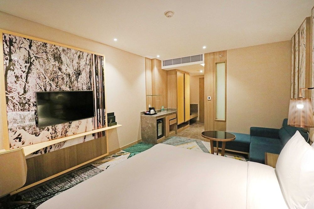 Holiday Inn Chandigarh Zirakpur, an IHG Hotel Standard Room, 1 King Bed 10