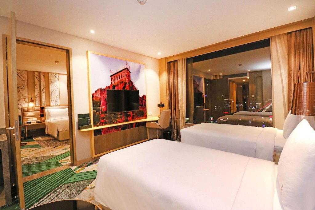 2 Single Beds Standard Highway View