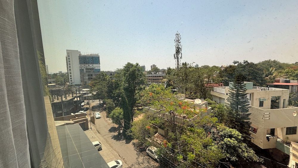 undefined Courtyard by Marriott Nashik 8