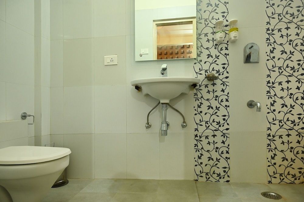 Ganga Darshnam Guest House Deluxe Room 9