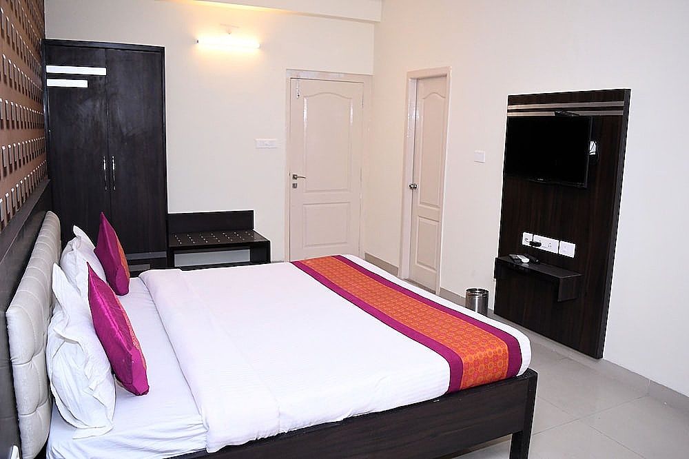 Ganga Darshnam Guest House Deluxe Room 6