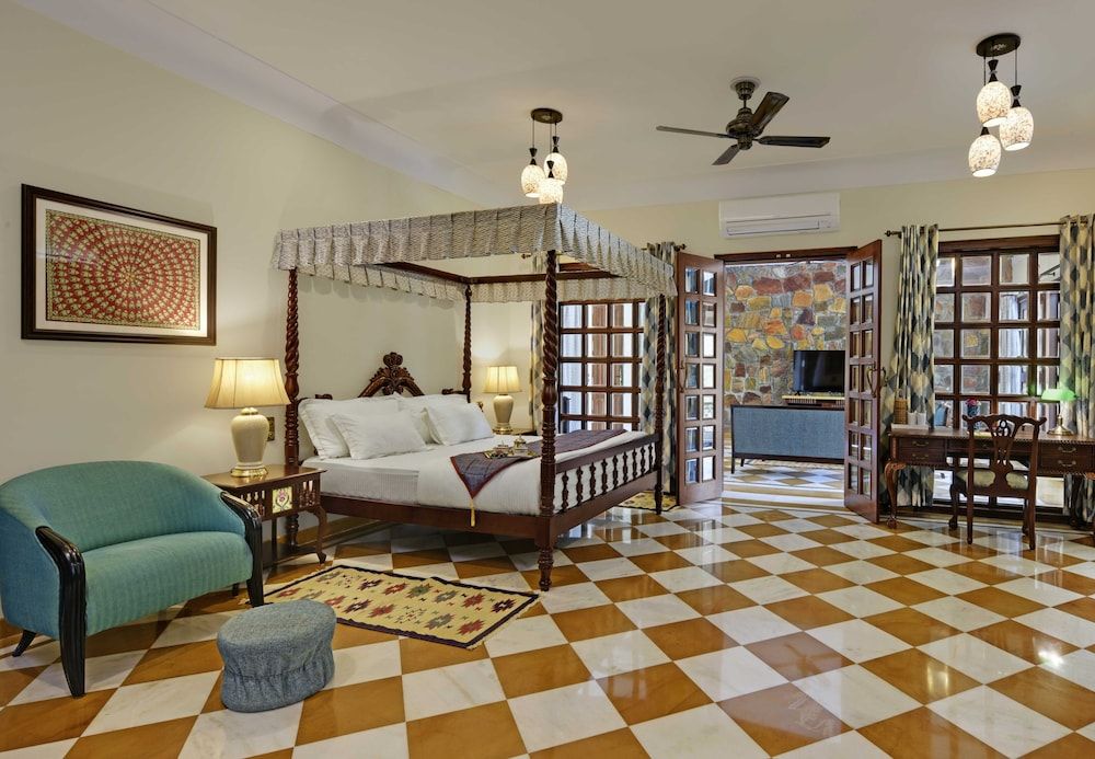 Luxury Suite with Pool View