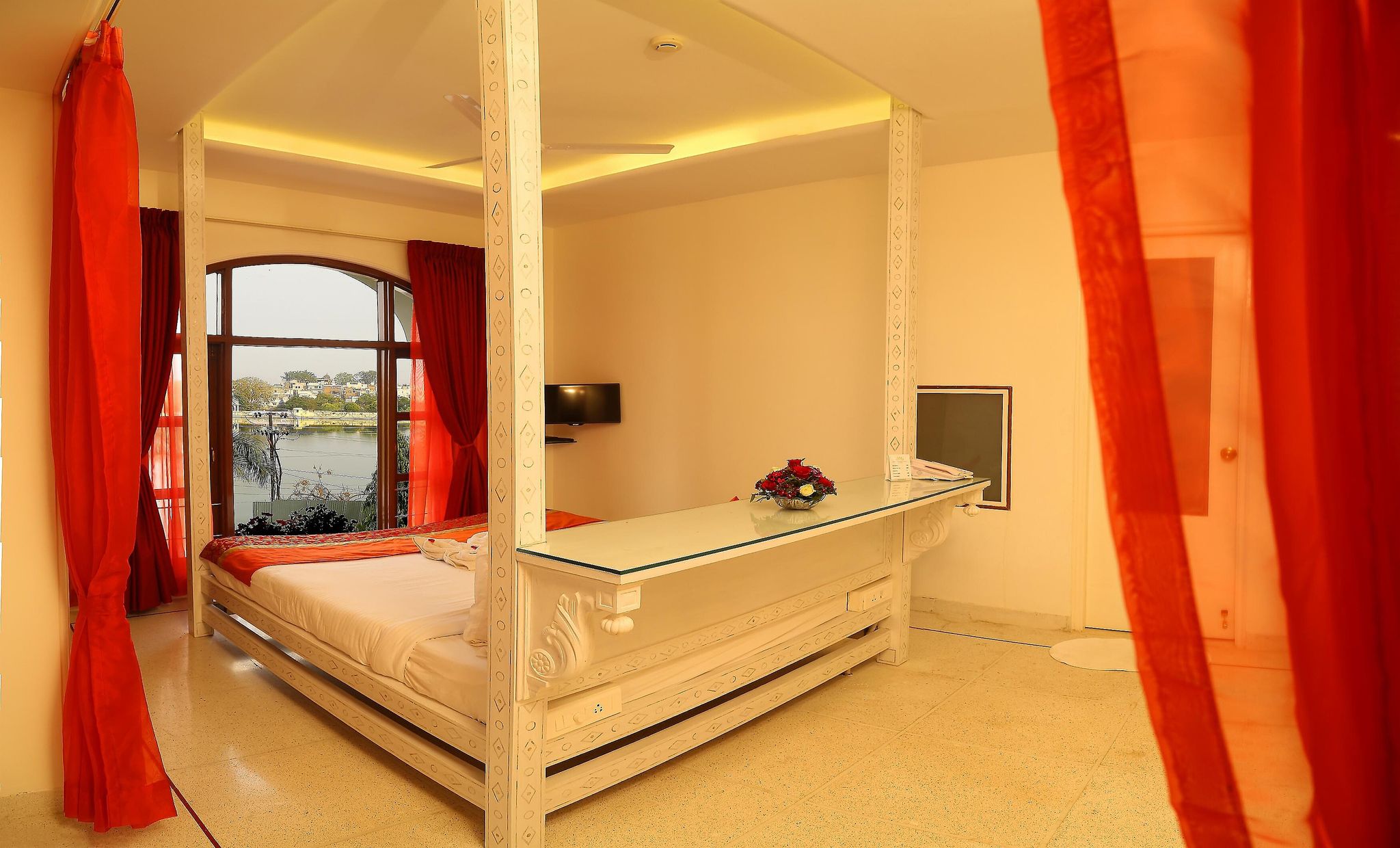 Heritage Lake View Royal Suite with Balcony (Shared Balcony)