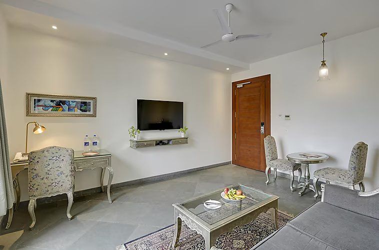 Heritage Lake View Royal Suite with Balcony (Shared Balcony)