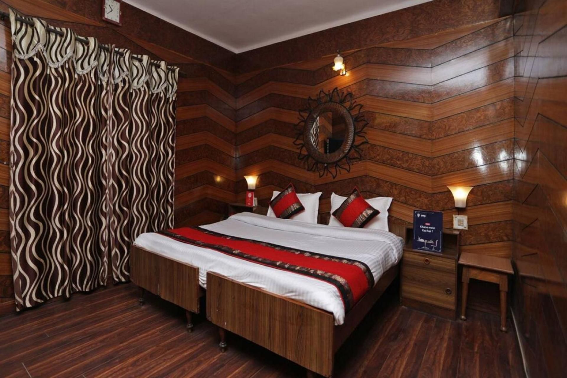 Goroomgo Deluxe Ankur Lake View Nainital Deluxe Double Room 9