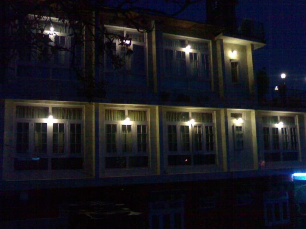 Hotel Deluxe Ankur Lake View Nainital