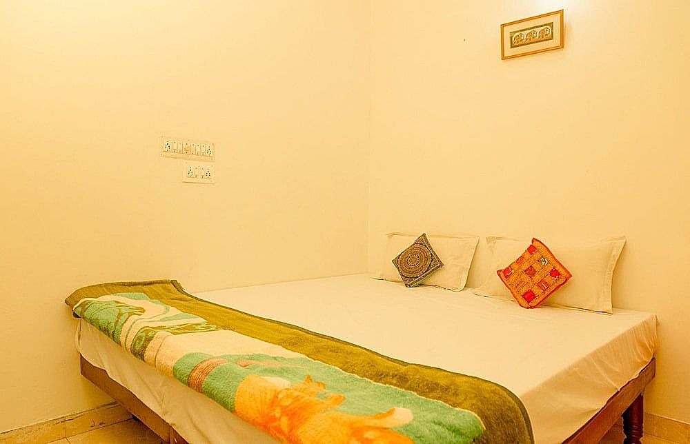 OYO Flagship 22901 Hotel Hanuman Ghat