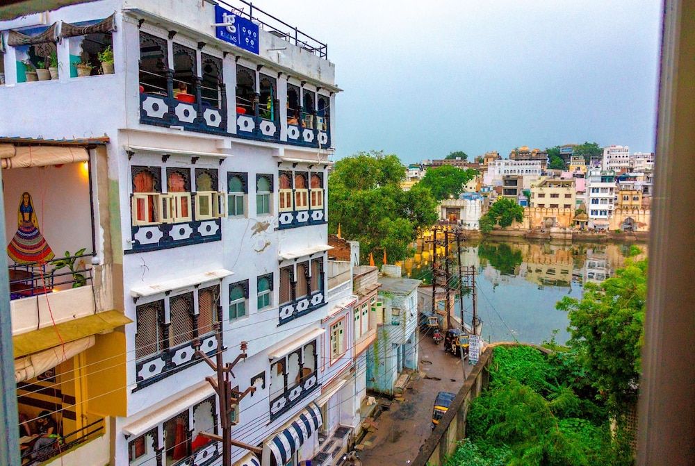 OYO Flagship 22901 Hotel Hanuman Ghat