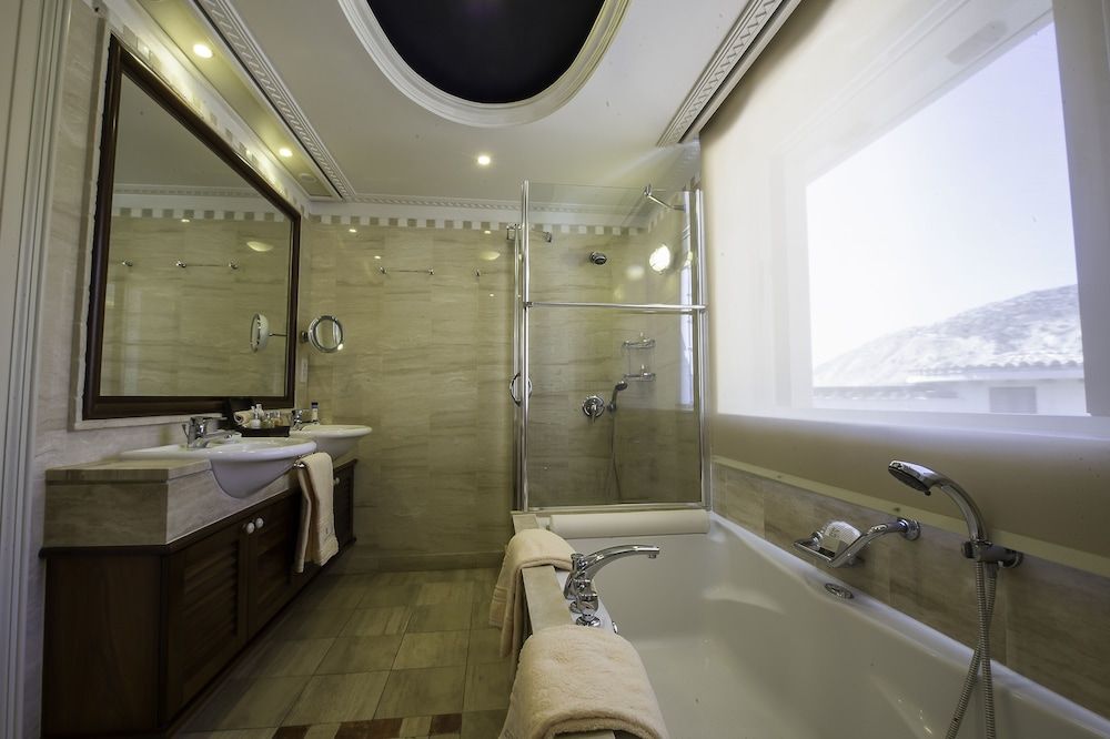 Columbia Beach Resort Executive Suite, Sea View (Main Building) 3