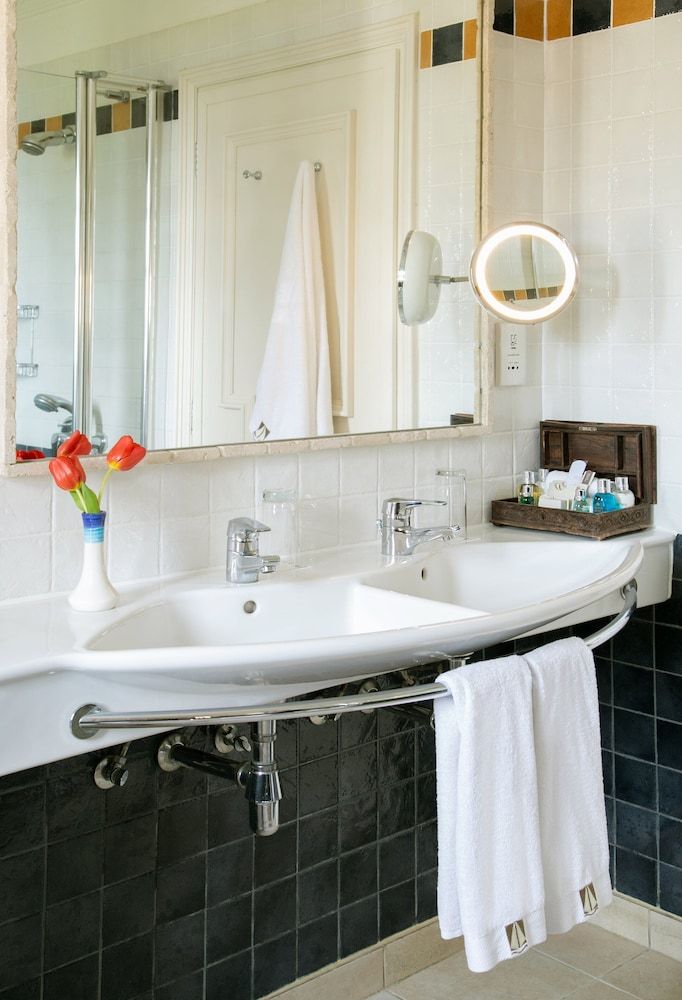 Columbia Beach Resort Executive Suite, Sea View (with Fireplace) 3