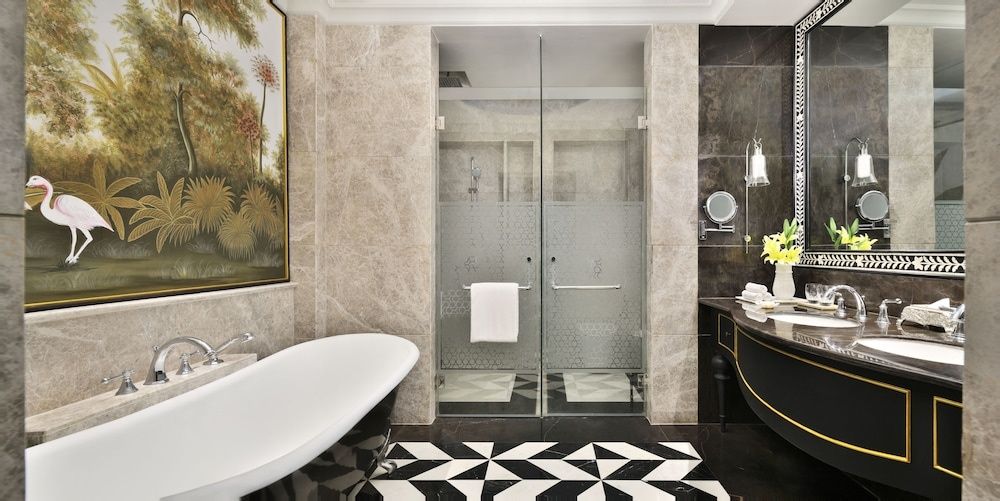 Signature Room, 1 King Bed (Flamingo)