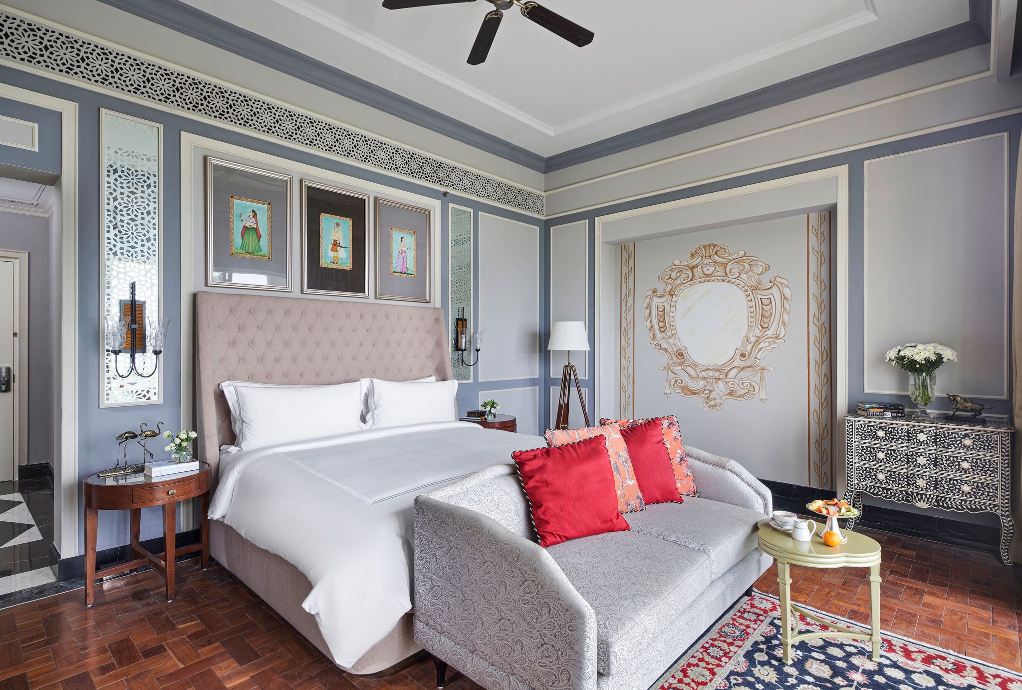 Signature Room, 1 King Bed (Flamingo)