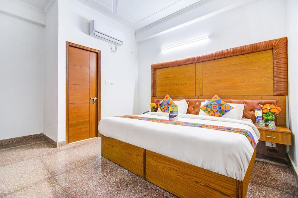 undefined RG Corporate Suites 8