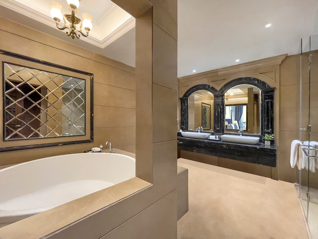 Suite, 1 Queen Bed, Mountain View (The Mayfair Suite)