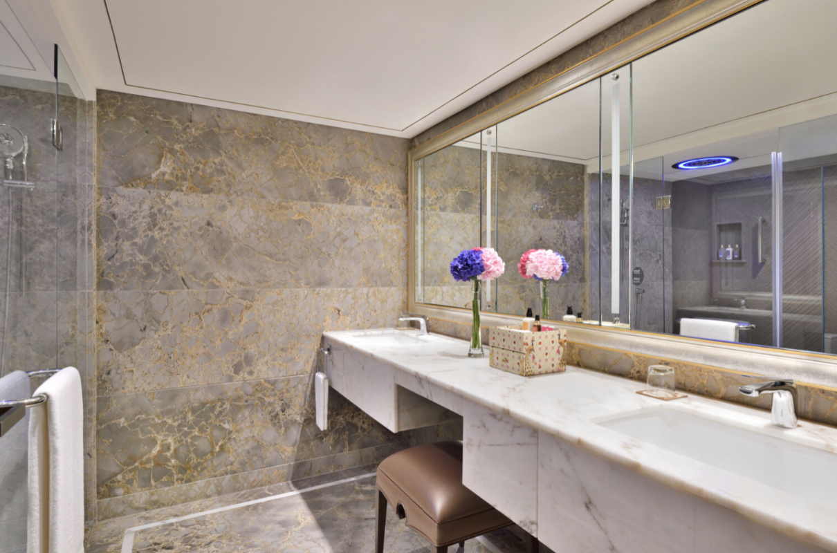 Presidential Suite (Rambagh) 1 Bedroom 1 way Airport Transfer Cocktail hours