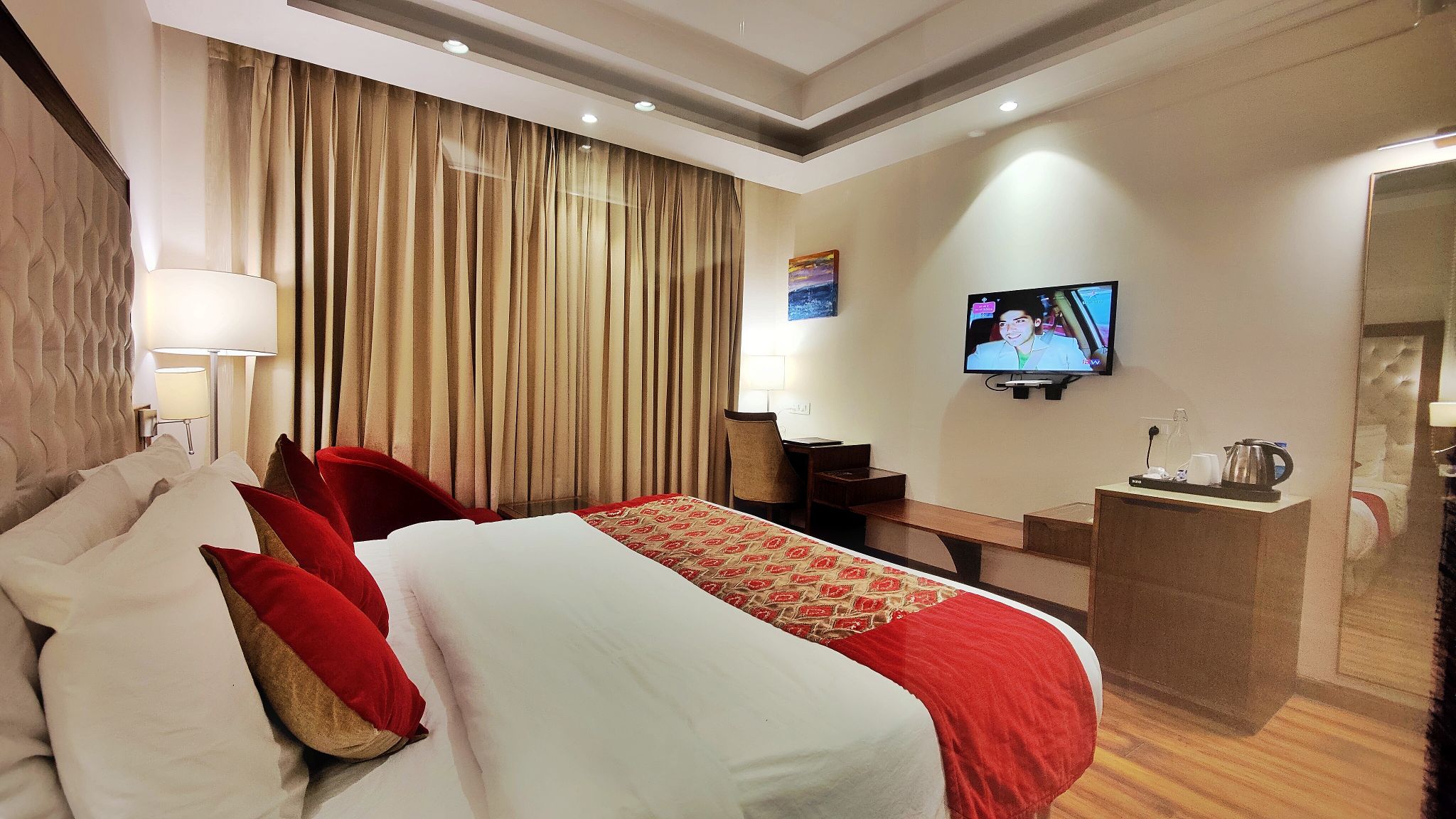 Royale Retreat Hotel & Spa Near Mall Road Deluxe Room 8