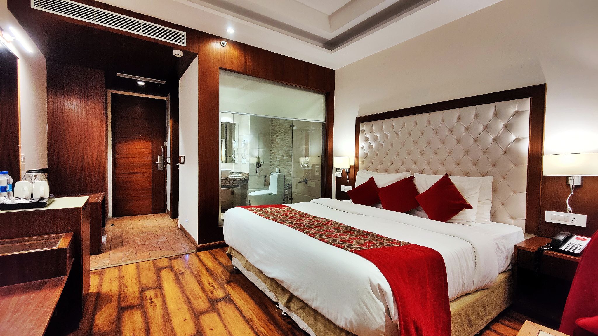 Royale Retreat Hotel & Spa Near Mall Road Deluxe Room