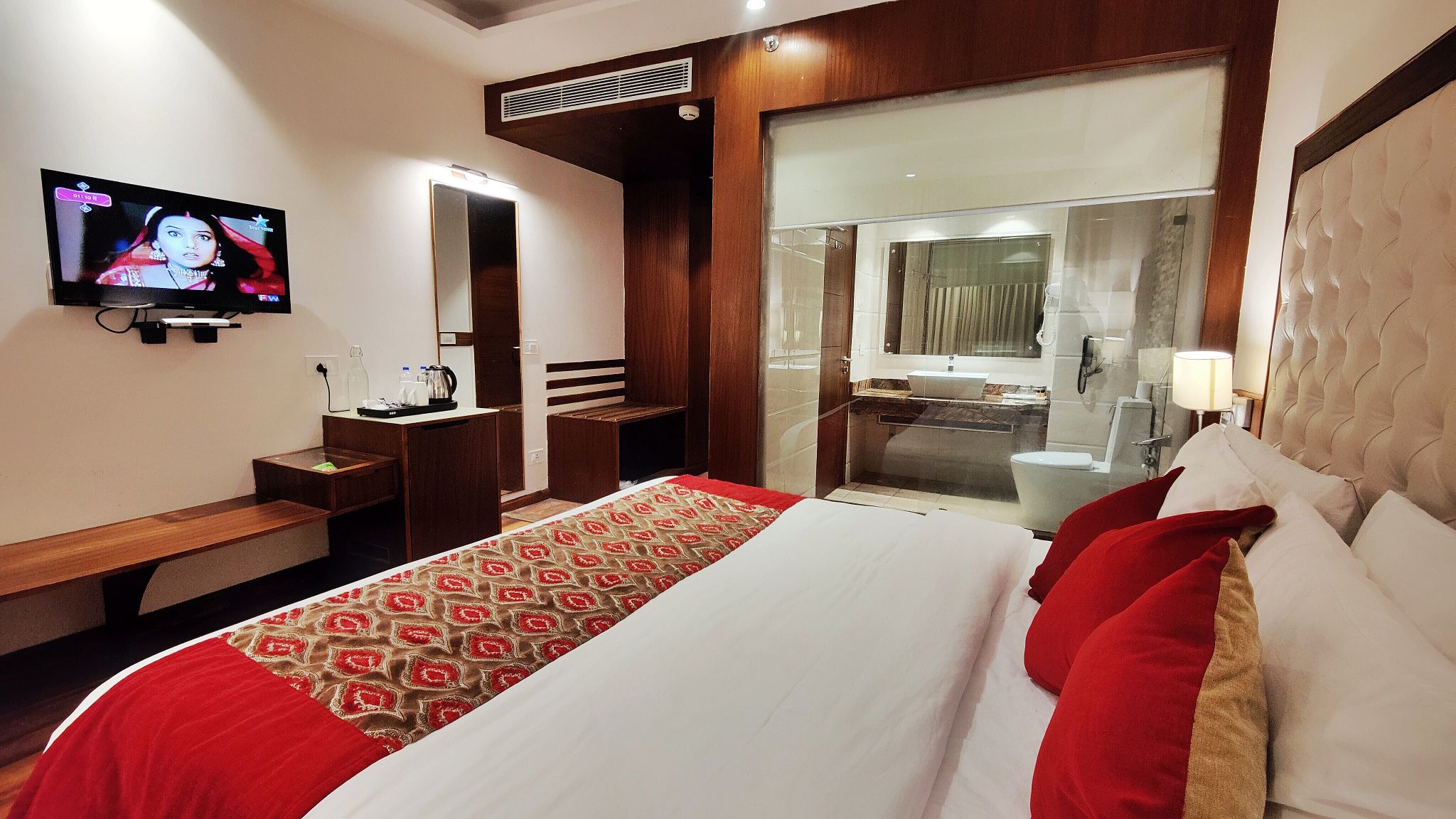 Royale Retreat Hotel & Spa Near Mall Road Deluxe Room 2