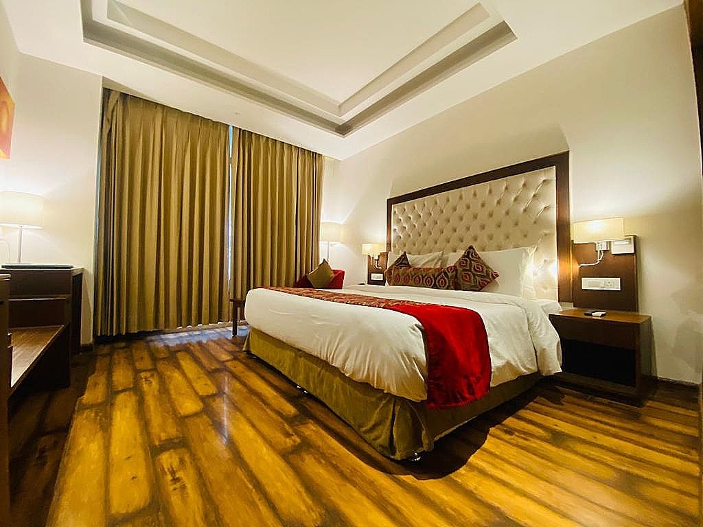 Royale Retreat Hotel & Spa Near Mall Road Deluxe Room 5