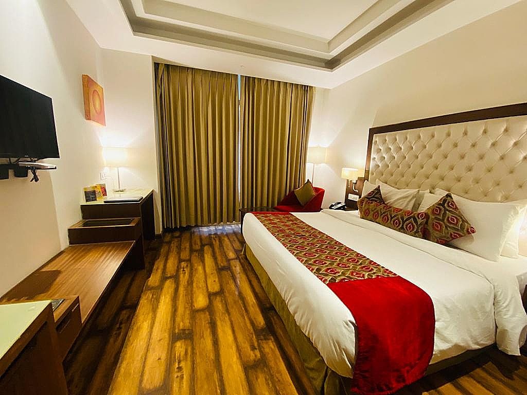 Royale Retreat Hotel & Spa Near Mall Road Deluxe Room 6