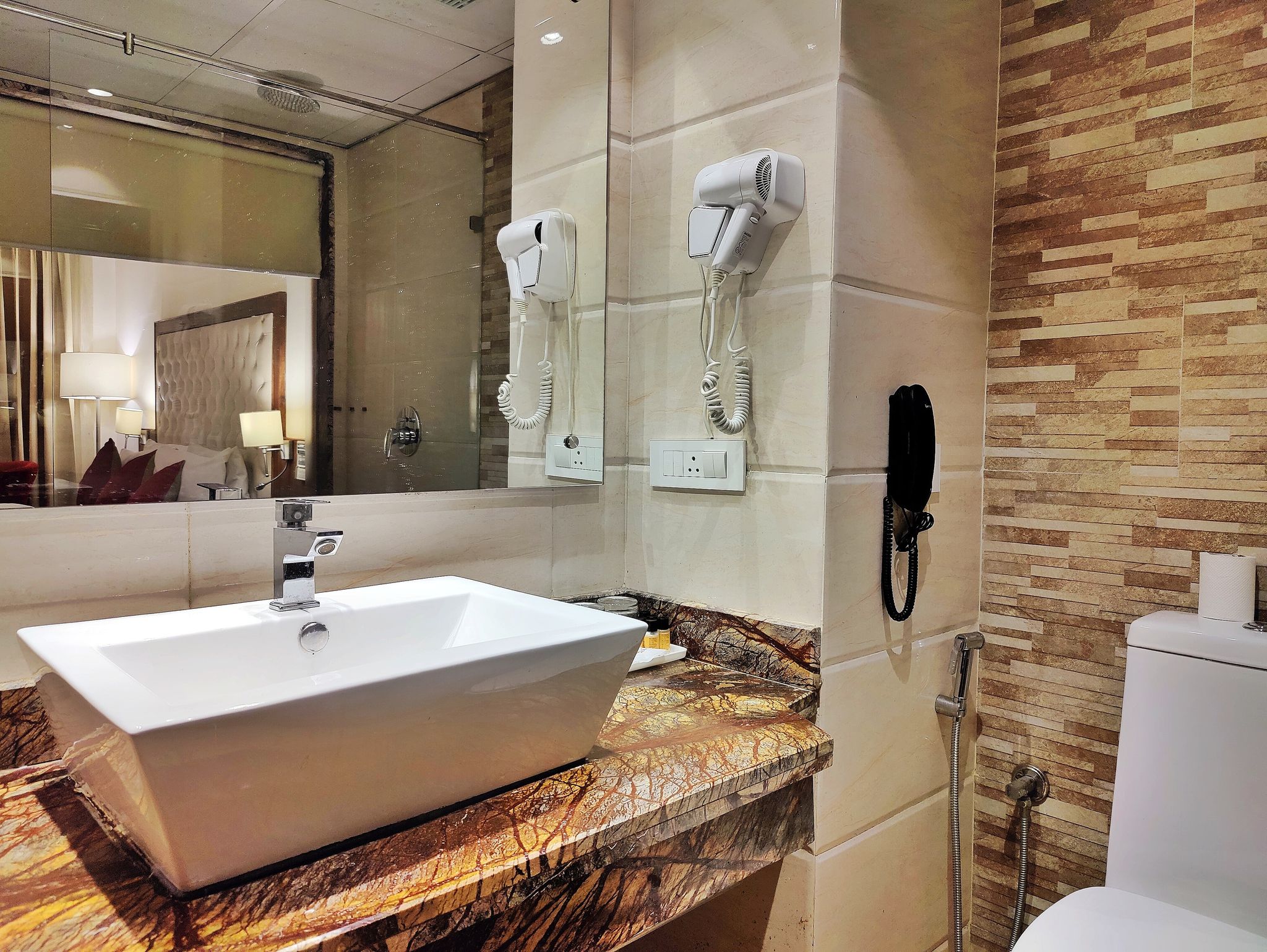 Royale Retreat Hotel & Spa Near Mall Road Deluxe Room 11