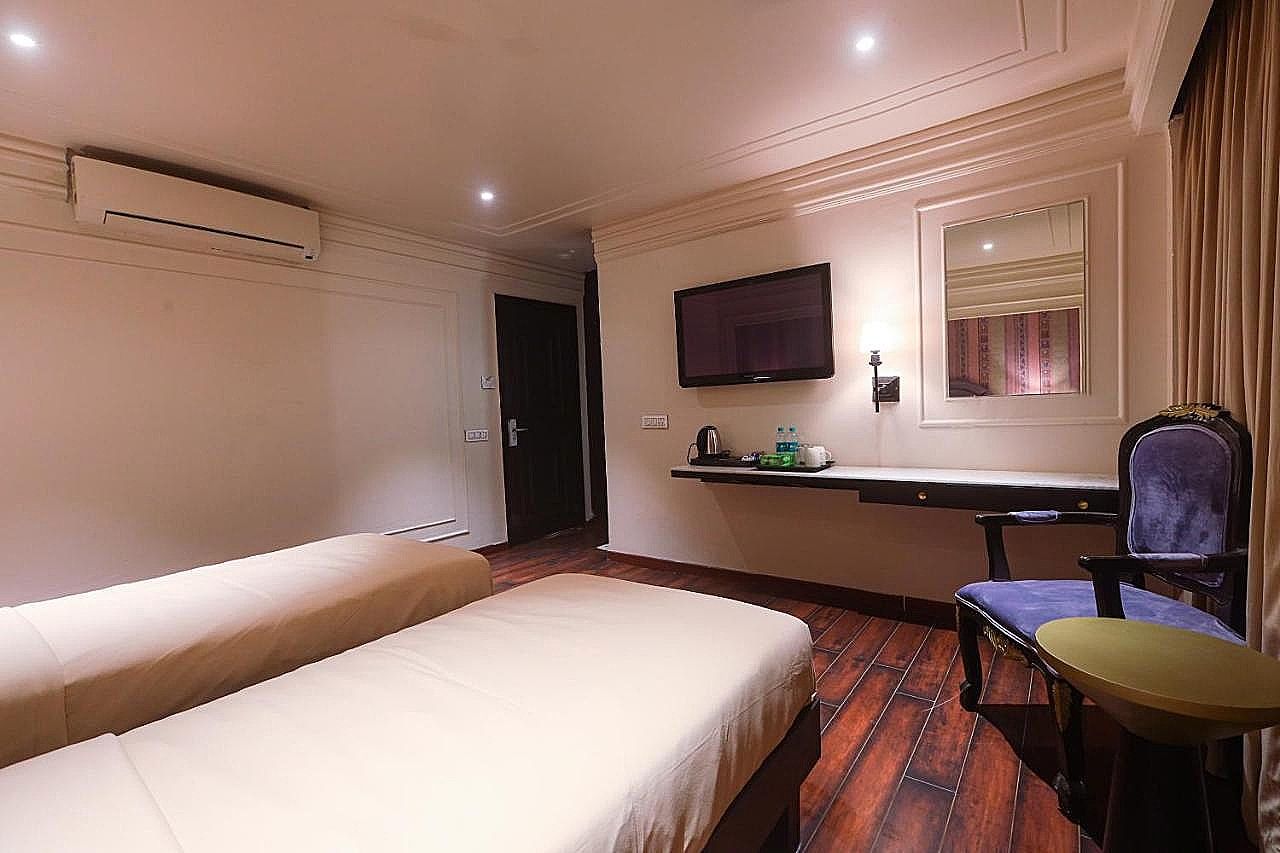 The Saga Hotel, Green Park Deluxe Room 2