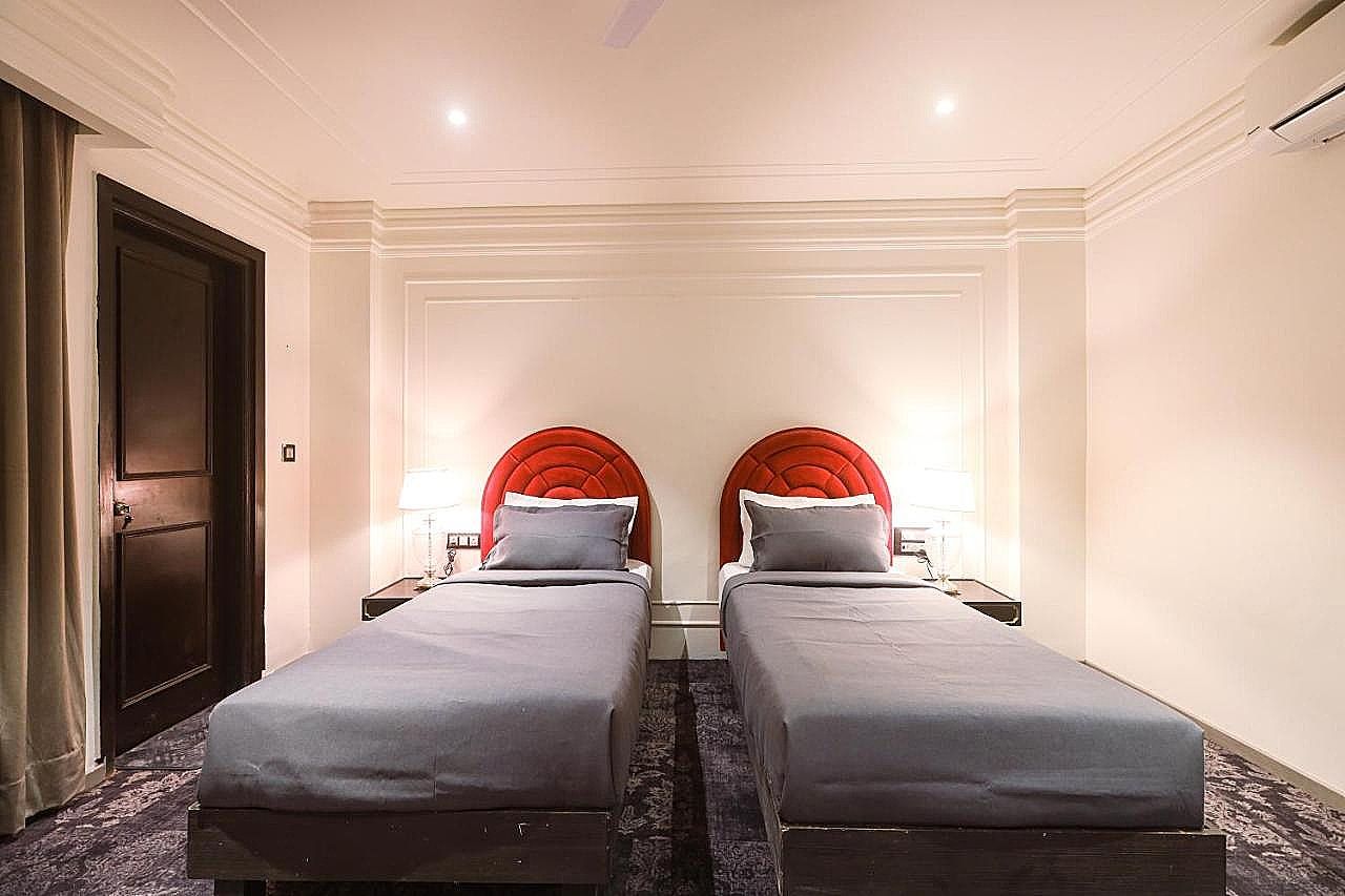 The Saga Hotel, Green Park Deluxe Room 4