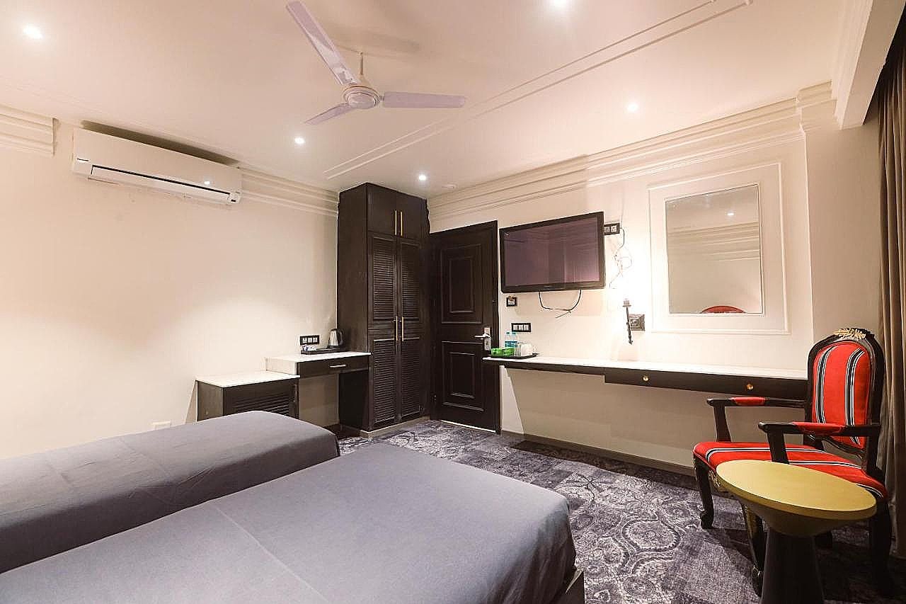 The Saga Hotel, Green Park Deluxe Room 12