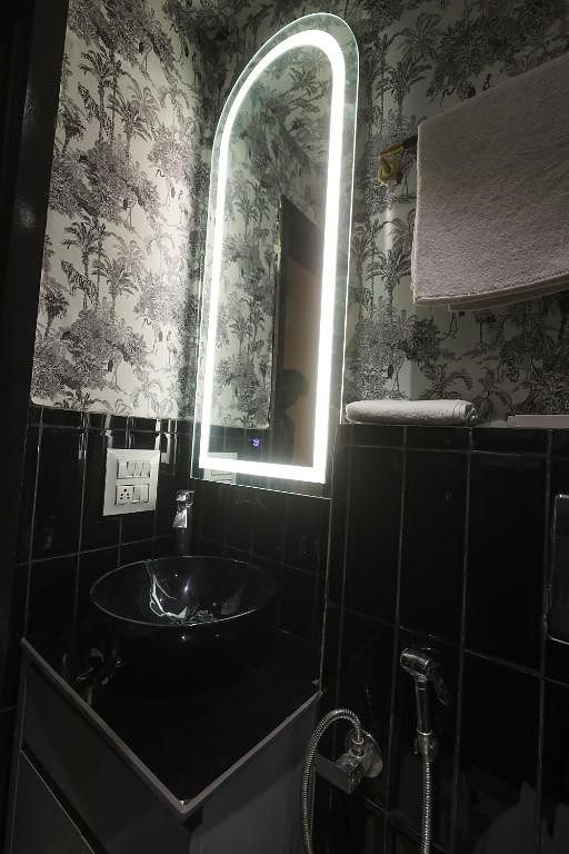 The Saga Hotel, Green Park Deluxe Room 10