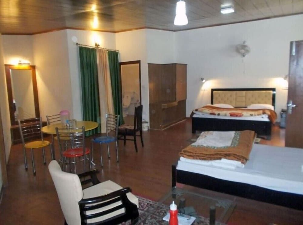 Hotel Moon Family Room, 1 King Bed 4