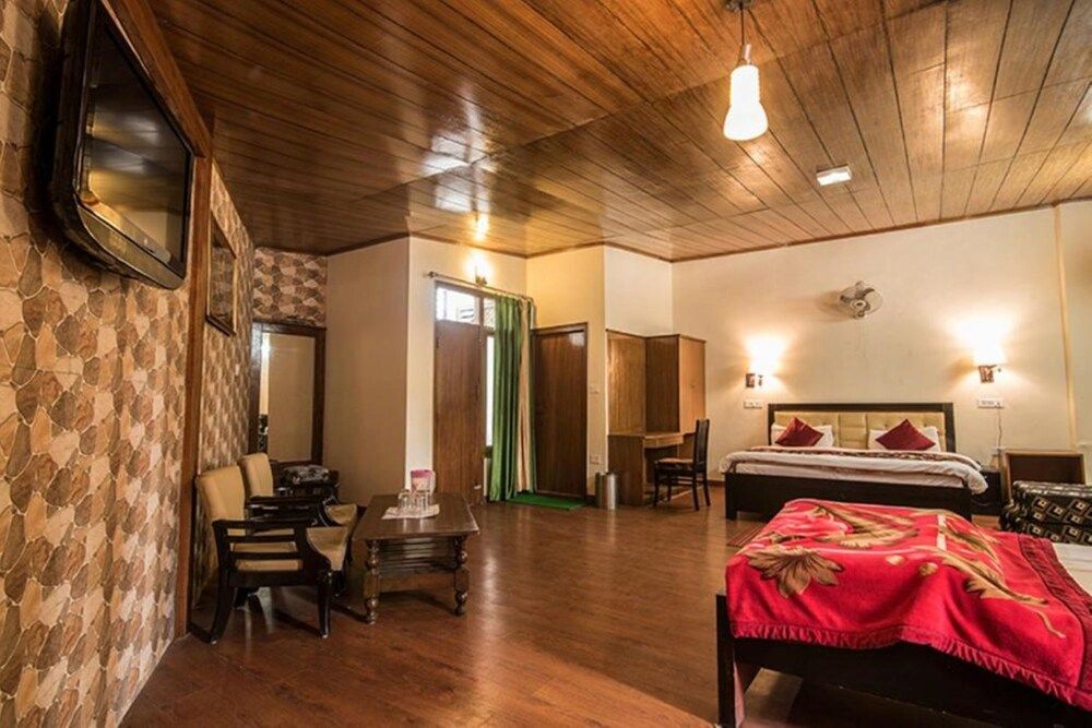 Hotel Moon Family Room, 1 King Bed 2