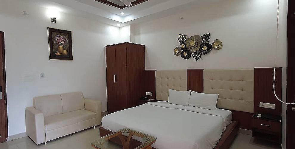 Kamay The Grand Alova Deluxe Room 3