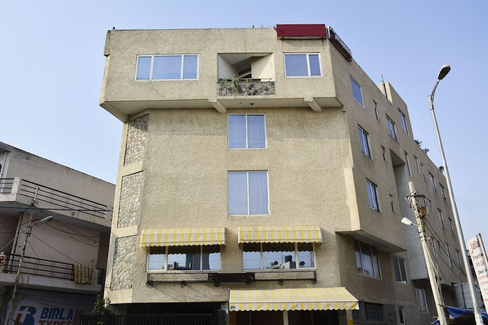 undefined OYO 2457 Hotel Zambala 2