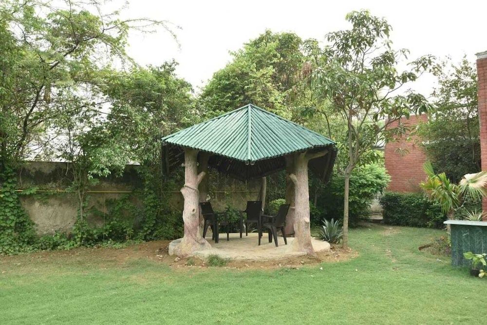 undefined Remarkable 6-bedroom Farmhouse in South Delhi 3