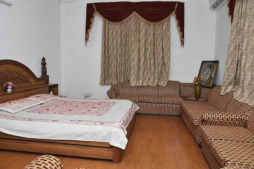 undefined Remarkable 6-bedroom Farmhouse in South Delhi 6