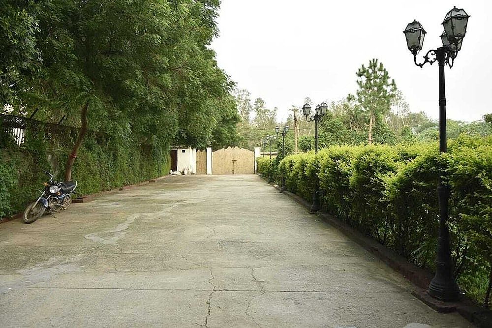undefined Remarkable 6-bedroom Farmhouse in South Delhi 5