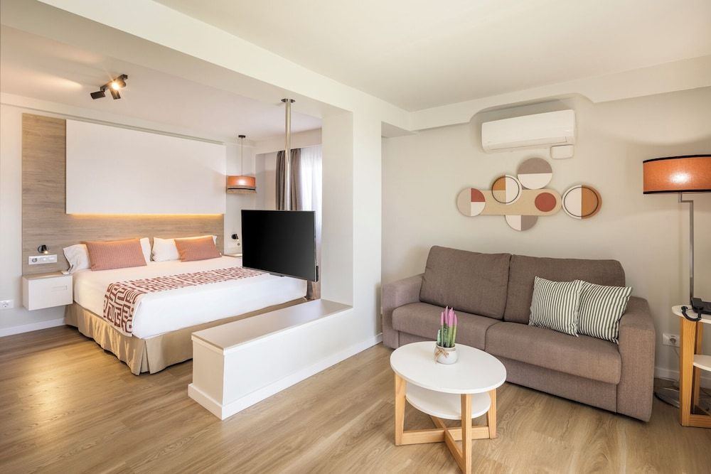 Junior Suite (2 adults + 1 child)