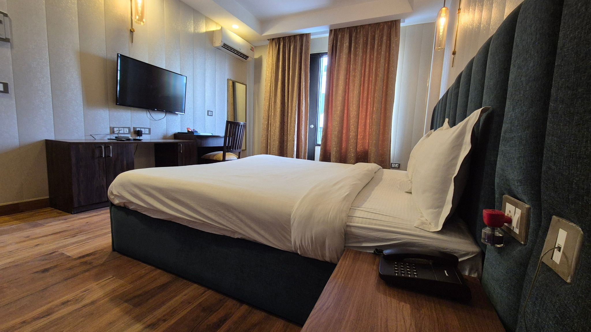 Country Inn Hotels & Resorts Deluxe Room 2