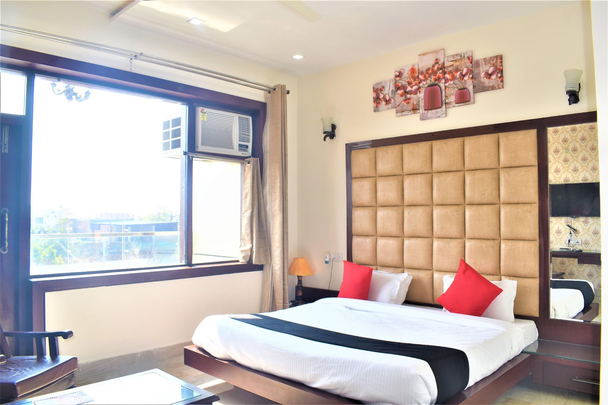 Hotel Basera Deluxe Room 9