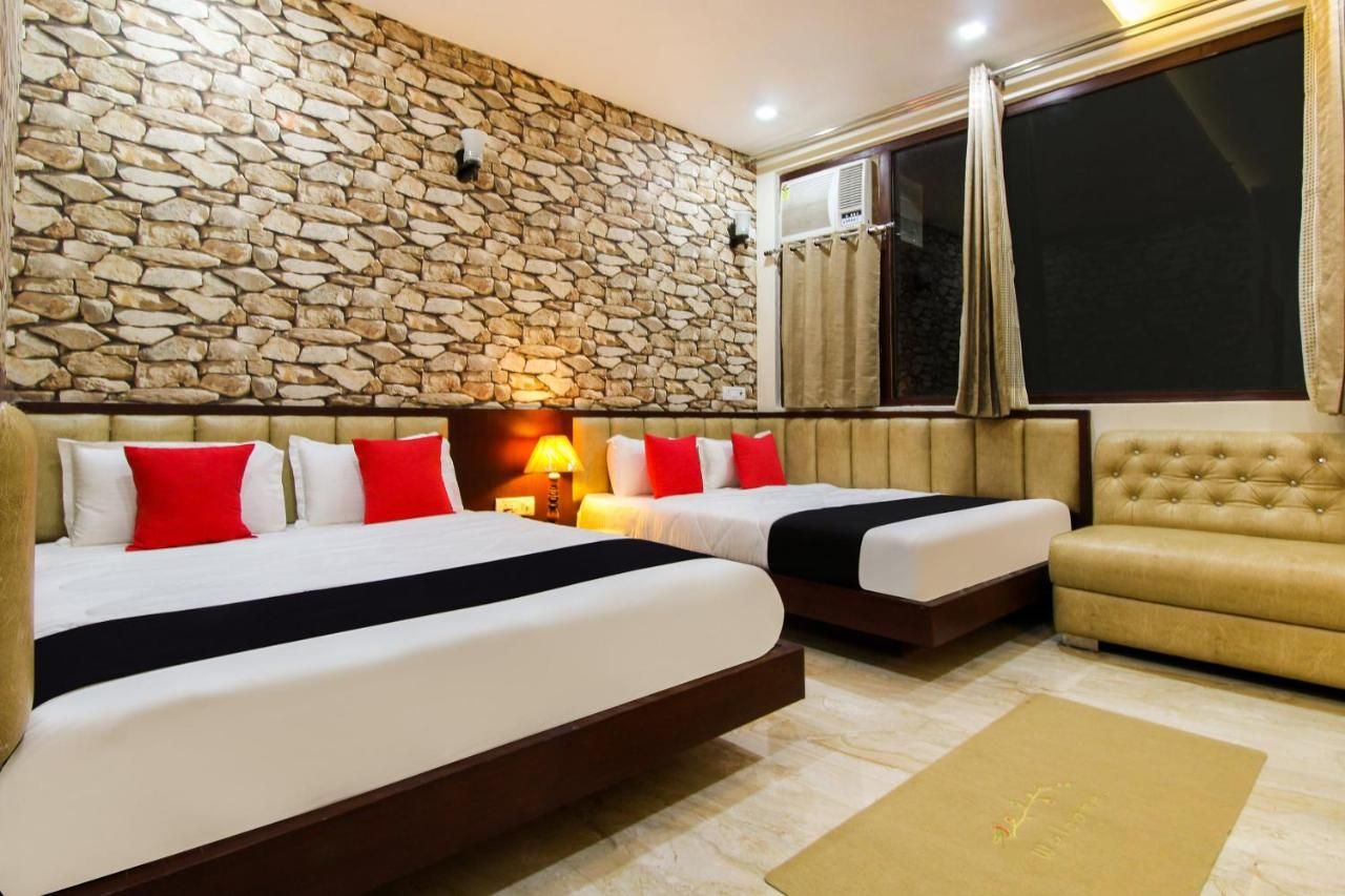 Hotel Basera Deluxe Room 6