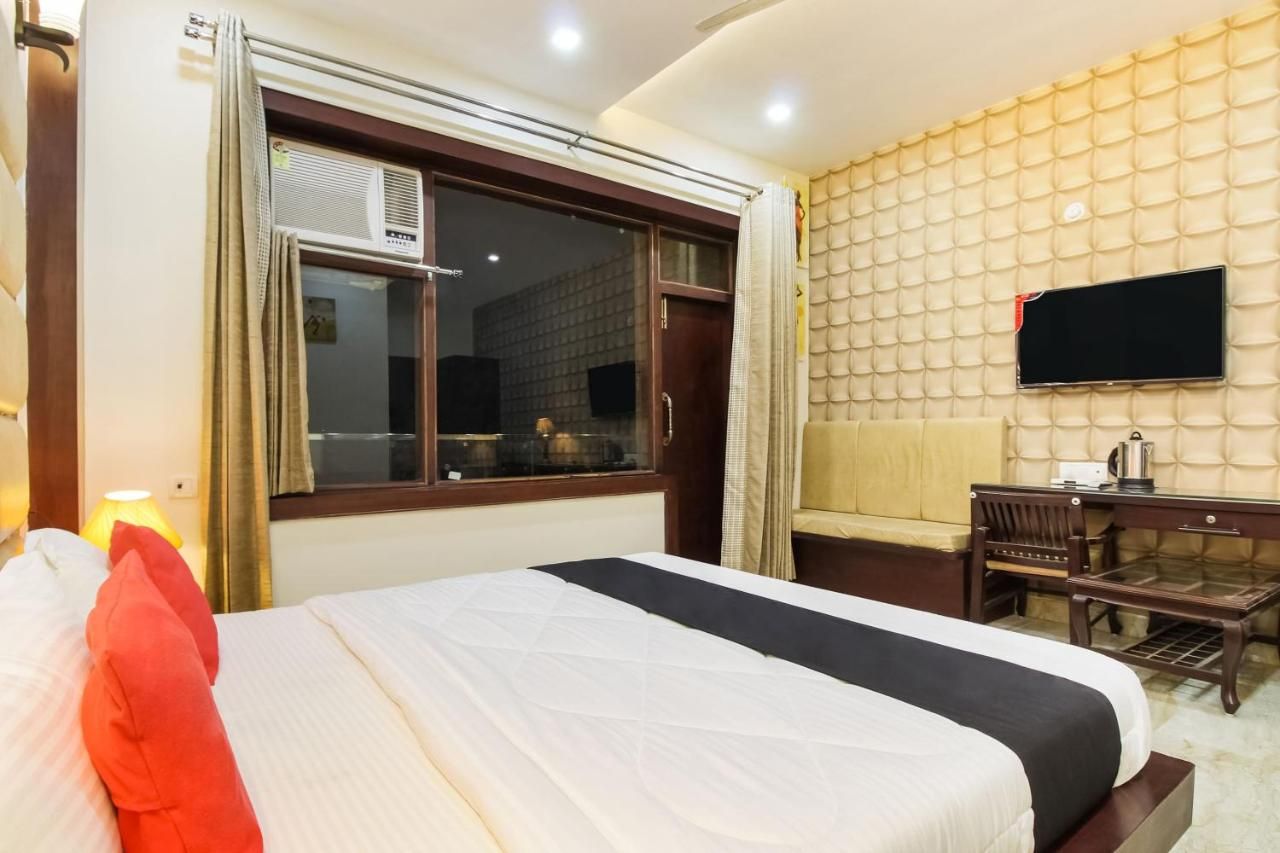 Hotel Basera Deluxe Room 7