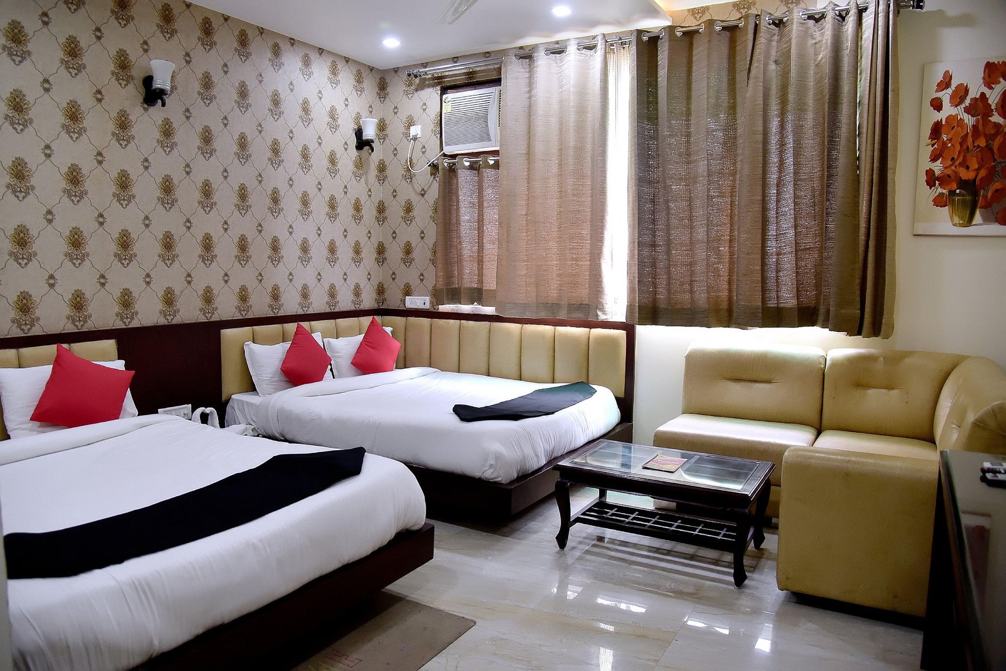 Hotel Basera Deluxe Room 4