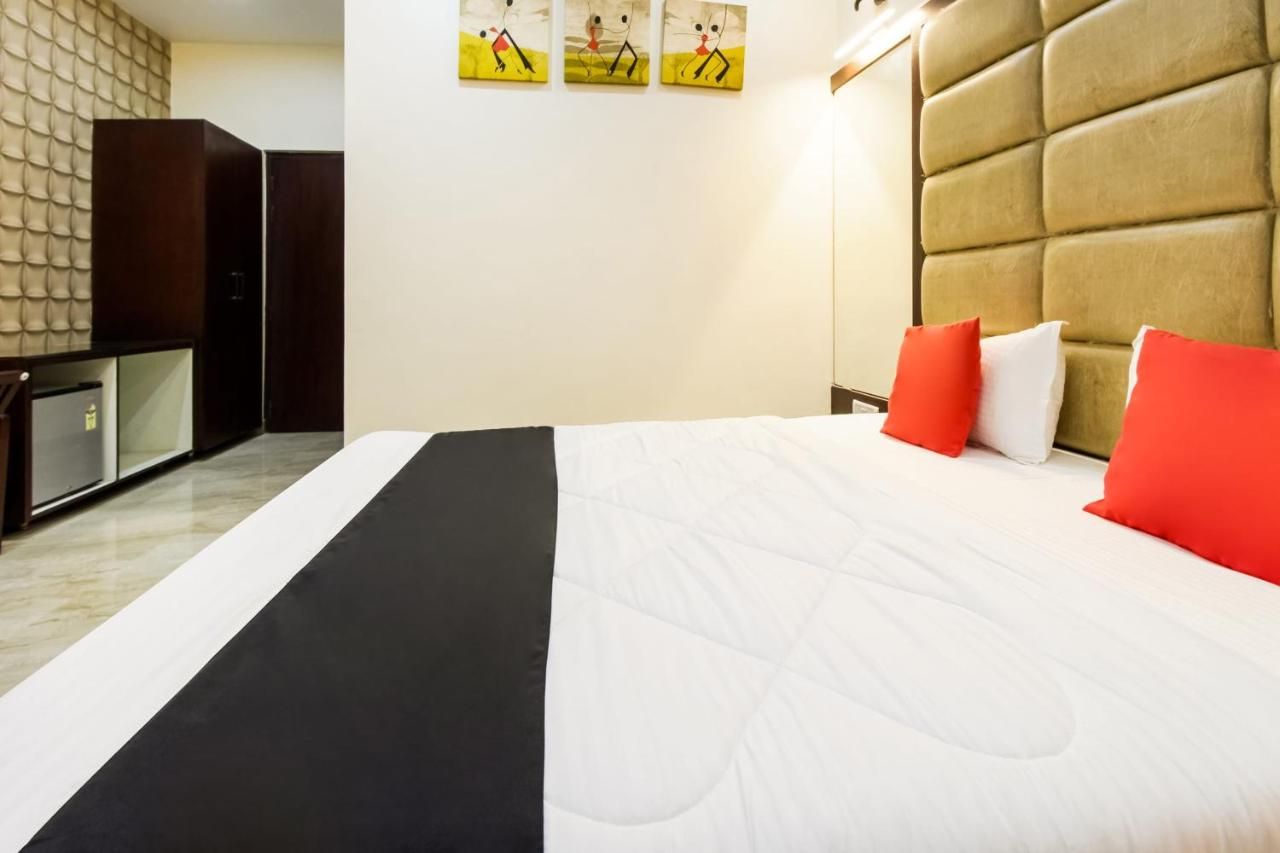 Hotel Basera Deluxe Room 5