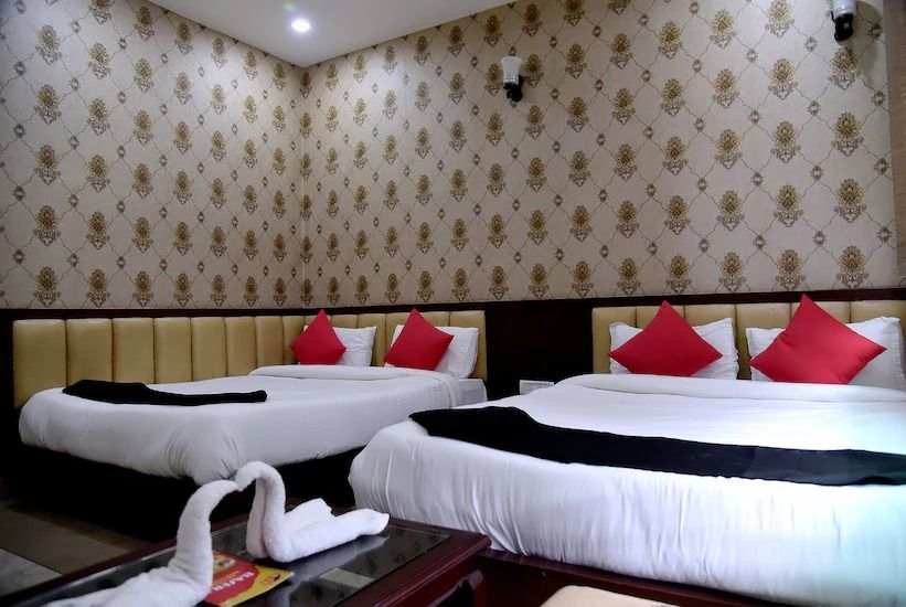 Hotel Basera Deluxe Room 8