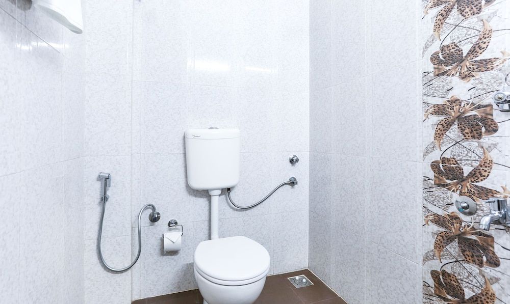 Treebo Comforts Inn, University Road Deralakatte Standard Double Room 13