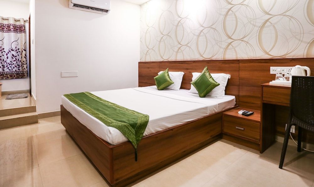Treebo Comforts Inn, University Road Deralakatte Standard Double Room 3
