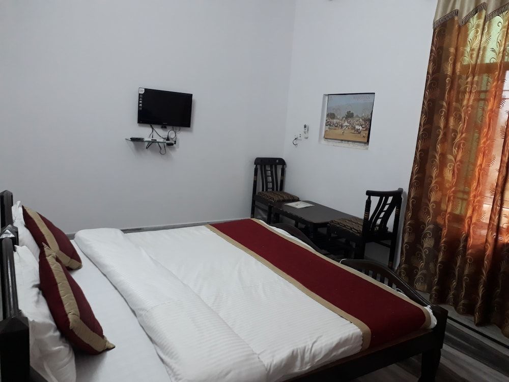 Hotel Green Haveli Deluxe Room